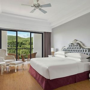 Deluxe Garden view King Balcony